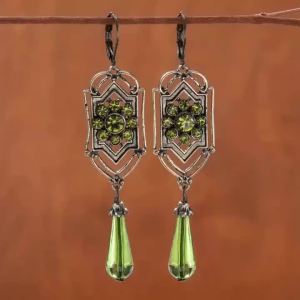 Vintage Court-Style Womens Drop Earrings with Artificial Gemstones and Teardrop Pendants Suitable for Banquets and Dinners.
