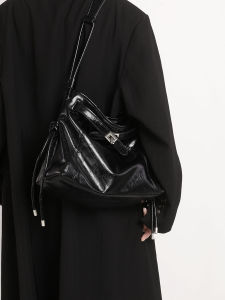 Túi Tote Nữ Mới 2025 Mũi Dài Cao Cấp Của Mùa Thu Mới Dung Tích Lớn Túi Đeo Chéo Đi Làm Mùa Thu Thường Ngày Túi Da Sợi Khóa Magne