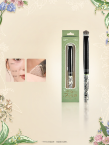 AMORTALS | Facial Highlight Brush Triangle Shape For Side Face 1pcs