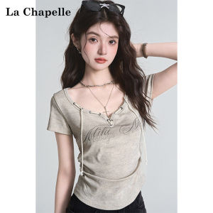 La Chapelle | Áo Thun Ngắn Tay In Chữ Đeo Vai Dây Rút
