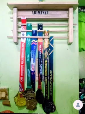 Gantungan Medali dan Piala