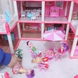 [แถม ไฟดวงน้อย!] บ้านตุ๊กตาสี่ชั้นสุดหรู บ้านตุ๊กตาขนาด 60 ซม. ของเล่นบ้านตุ๊กตาบาร์บี้ ของเล่นเด็ก ของเล่นบ้านตุ๊กตาจำลอง