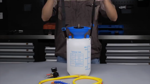 Electrolyte 5L/8L Transmission Oil Filler / Pneumatic Gear Oil Pumping Pump with Precise Pressure Gauge Wide Funnel Opening Clear Scale Markings Complete Accessories