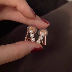 ต่างหูไข่มุกหรูหราสไตล์ย้อนยุคสำหรับผู้หญิง ต่างหูแบบไม่ต้องเจาะ ดีไซน์หรูหรา ฤดูร้อน 2025 ต่างหูแบบใหม่ที่ขายดีที่สุด