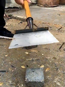 (30cm)พลั่วทำความสะอาดสวน พลั่วแซะหญ้า พลั่วตักดิน พลั่ว พลั่วแซะหญ้า พลั่วเหล็ก เสียมขุดดิน มีคุณภาพ มีหลายขนาด แซะหญ้า เสียมขุดดิน จอบขุดดิน เครื่องมือทำสวน เครื่องมือเกษตร ทำความสะอาดถนน ทำความสะอาดปศุสัตว์ เหล็กแมงกานีสหนา ทนทาน ไม่เสียรูปทรง ไม่แตกหั