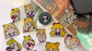 Takara Tomy | Bộ Ghim Cài Hình Trái Tim Sailor Moon - 4/7/12 Chiếc Huy Hiệu Kim Loại Dành Cho Ba Lô Quần Áo Trang Sức Phụ Kiện Anime Cho Mọi Lứa Tuổi