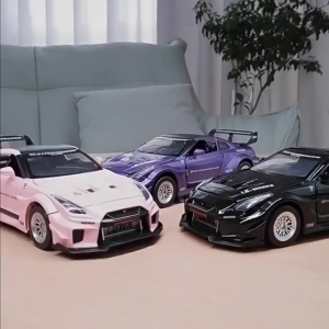 1:32 Scale Nissan GTR CSR2 Alloy Car Model Diecast Car Sound Light Car Lovers Collection Gift