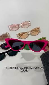 Retro Classic UV Protected Fashionable Glasses for Women Men Suitable for Daily Life and A Gift for Friends and Family