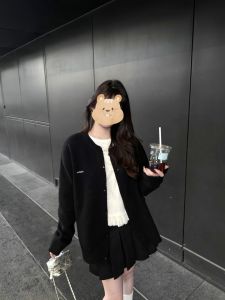 เสื้อสเวตเตอร์คาร์ดิแกนถักสไตล์ย้อนยุคสไตล์อเมริกันสำหรับผู้หญิง ฤดูใบไม้ร่วง สีเทา ทรงหลวม แขนยาว ปกติ