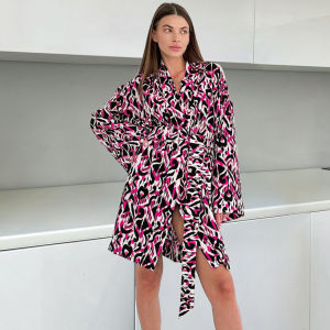 ชุดนอนผู้หญิงคอวีคอวีสีชมพูแบบผูกเชือกลำลองสำหรับฤดูใบไม้ร่วงชุดคลุมเสื้อคลุมแขนยาวคอวีชุดนอนคลุมยาวสั้นสีฟ้าเซ็กซี่