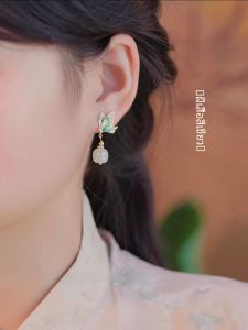 Retro Chinese Style Butterfly Ear Cuff Womens Luxury Design Green Color Fresh And Elegant Fashion Jewelry Ear Decorations