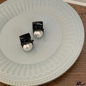 Fancy Pearl Bangs Small Jaw Clip French 2024 New Arrival Elegant Hair Pin Barrettes Side Clip Side Clip Hairware
