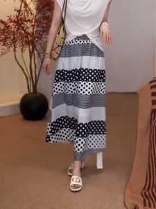 MANMI | Chân Váy Dập Ly Họa Tiết Chấm Bi Nhẹ Nhàng và Thanh Lịch
