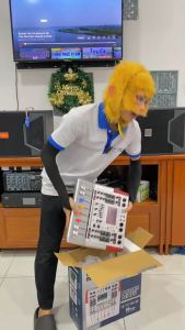 MIXER CÔNG SUẤT KV4 PRO 2 KÊNH - ÂM THANH CHUYÊN NGHIỆP TÍCH HỢP 4 ĐƯỜNG LINE ● Dàn karaoke gia đình hoặc chuyên nghiệp. ● Các sự kiện nhỏ như hội thảo họp mặt. ● Biểu diễn sân khấu nhỏ và vừa.