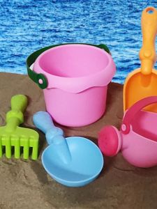 JIFANPAUL | Beach Play Set with Sand Digging Tools for Kids