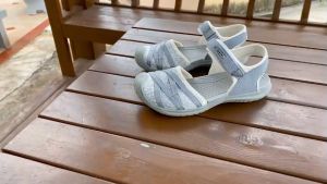 GRITION รองเท้าแตะผู้หญิงสีฟ้าอ่อนรองเท้าแตะส้นแบนกลางแจ้งรองเท้าแตะแต่งตัวแฟชั่นสตรีแนะนำโดยนักออกแบบแบรนด์