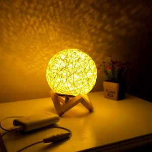 Đèn Ngủ - Đèn Để Bàn Hình Quả Cầu Mặt Trăng Tròn Đế Chân Gỗ Có Đóng Hộp Đẹp Làm Quà Tặng
