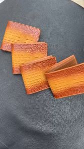 กระเป๋าสตางค์ ใบสั้น หนังวัวอัดลายจระเข้ ลายสวยเงางาม พร้อมส่ง CS01