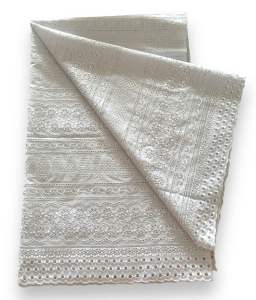 ผ้าลูกไม้ TC ปักด้ายเงาสวย สีขาว หน้ากว้าง 45 นิ้ว ยาว 1.35 เมตร