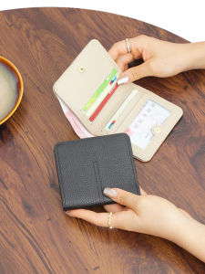 กระเป๋าสตางค์หนังแท้พับได้สำหรับผู้หญิง กระเป๋าสตางค์หนังวัวชั้นบนขนาดสั้น กระเป๋าสตางค์แบบพับได้ กระเป๋าสตางค์แบบพกพา กระเป๋าสตางค์สีพื้น