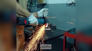 800W MAKITA เครื่องเจียร์ 4 นิ้ว หินเจียรไร้สาย ลูกหมูหินเจียร เครื่องเจียร หินเจียรไฟฟ้า ที่จับตามหลักสรีรศาสตร์ ถือได้สบาย พลังที่แข็งแกร่งและการกระจายความร้อนที่ดี มัลติฟังก์ชั่นเกรดอุตสาหกรรม Electric Cordless angle grinder