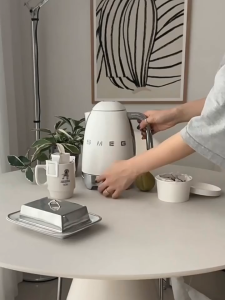 Electric Kettle KLF04 1.7L Italian retro hot pot tea Variable Temperature Control 50s retro brewing and insulation integrated European standard