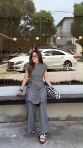 เซ็ทเสื้อคู่กางเกงนี้ ให้ลุคที่ทันสมัยและมีสไตล์ ใส่ได้ทุกเฉดสี ด้วยเนื้อผ้ายืดหยุ่นและรายละเอียดที่พิเศษ 🌟  เซ็ทเสื้อคู่กางเกง สไตล์สวยเก๋..!! ช่วงบนเป็นเสื้อตัวยาวผ่า2ข้างซ้ายขวา..แขนล้ำ..คอปิด ช่วงล่างเป็นกางเกงขากระบอกใหญ่ (ช่วงเอวด้านหลังยืดสม็อค) เ