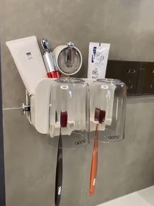 Kệ Treo Bàn Chải Kèm Cốc Hít Chân Không DH - Có Ngăn Đựng Đồ Lỗ Thoát Nước Tiện Lợi