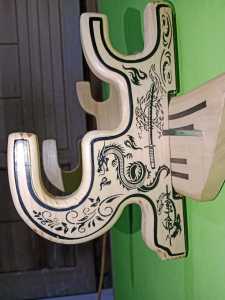 DUDUKAN GLOK 2 TAHAP UNTUK HIASAN DINDING