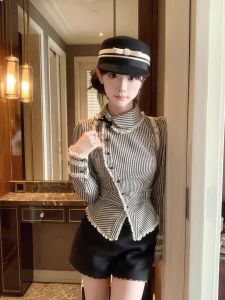 หมวกทรงสี่เหลี่ยมยาวผ้าขนสัตว์สไตล์ฝรั่งเศส หมวกทรงสี่เหลี่ยมยาวปีกเล็กสำหรับผู้หญิงในฤดูใบไม้ร่วงและฤดูหนาว สไตล์สตรีท