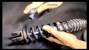 TREKER SHOCK BELAKANG MOTOR: Alat Buka Per Shockbreaker