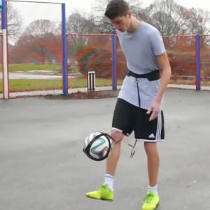 Soccer Trainer Adjustable Black Football Training Belt Soccer Ball Juggle Bags Soccer Belt Trainer Solo Soccer Kick Trainer Soccer Practice Training Aid for Kids Soccer/Volleyball/Rugby Trainer Football Kick Throw Solo Practice Training Aid
