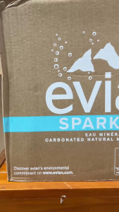 Hỏa tốc Thùng 12 Chai Nước Khoáng Evian Có Ga 750ml x 12-Chai thủy tinh-Sparkling Carbonated Water