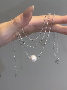 สร้อยคอโซ่โซ่ไข่มุกหลายชั้นดีไซน์เรียบง่ายสำหรับผู้หญิง โซ่ไข่มุกโซ่กระดูกไหปลาร้าแฟชั่น เครื่องประดับแฟชั่นใหม่ปี 2023