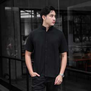 Kemeja Pria pendek hitam Polos kasual slimfit kekinian bahan katun pique soft