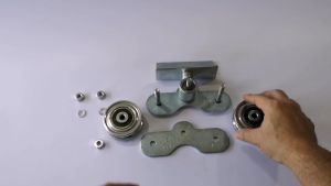 ขาล้อกระดกลูกปืน พร้อม ล้อเหล็กเหนียว 2นิ้วครึ่ง ประตูเหล็ก 2 นิ้ว