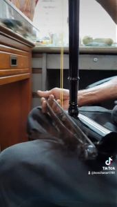 ซอด้วง ไม้ชิงชัน ทำสีดำเคลือบเงา ปัดเงาอย่างดี คันชักหางม้าแท้สีดำ