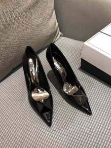 เรียบหรู ทันสมัย รองเท้าส้นเตี้ยสายเดี่ยว ผู้หญิง กึ่งเปิดสไตล์ใหม่ หลากหลาย เซ็กซี่ สิทธิบัตรปลายแหลม หนัง รองเท้าส้นสูง