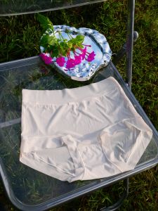 Ice Silk Jelly Underwear Thin Breathable Soft Summer Briefs Girls Ultra-Thin Quick-Dry Seamless Comfortable Nylon Panties