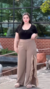 A24 กางเกงแฟชั่นรุ่นกางเกงผ่าหน้า เอวหน้าเรียบ-หลังเรียบ ขาระบายติดกุหลาบ (รุ่นใหม่) ขนาด  เอว 34-42 นิ้ว สพ.  34-42 นิ้วยาว40 นิ้ว ใส่สบายดีไซน์สวย