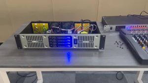 JBL 1600W เครื่องขยายเสียงดิจิตอลระดับมืออาชีพ เครื่องขยายเสียงคลาส D ระดับมืออาชีพ 8 โอห์ม 2/4 ช่องสัญญาณ