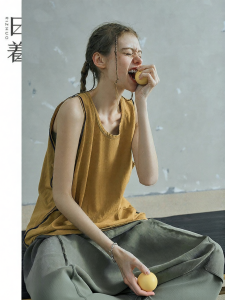 Relaxed Youthful Casual Womens Knit Vest