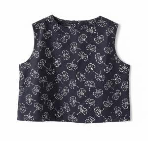 ❤️❤️New Lovely Black White Colour Batik Crop L Size Top Sleeveless❤️❤️