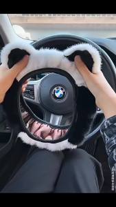 COD Plush No Inner Ring Elastic Steering Wheel  Handle Cover Cute Cat Ears Fluffy And Soft Winter Car Steering Wheel Cover ，Universal