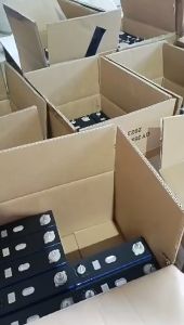 รับประกัน 1ป CATL 320Ah LiFePo4 2025 แบตเตอรี่ลิเธียมฟอสเฟตใหม่ 3.2V 320AH แบตลิเธี่ยม lifepo4 battery 320ah แบตเตอรี่ ลิเธียม แบตลิเธียม 24v แบตลิเธียม 48v ใช้ในงานโซล่าเซลล์ งานสำรองไฟ UPS งานรถไฟฟ้าตัวต้านทาน อุปกรณ์เสริมฟรี