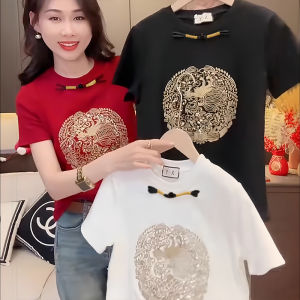 เสื้อยืดแขนสั้นผู้หญิงสีแดงหลวมๆ สไตล์จีนใหม่ ทรงเข้ารูป เสื้อผ้าทำงานฤดูร้อน ผ้าฝ้ายแท้ คอกลม แขนสั้น เสื้อผ้าทำงาน