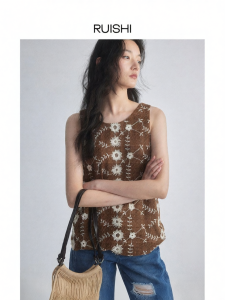 epoque de rueen | Slimming Handcrafted Daisy Embroidered Vest