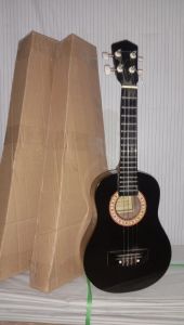gitar ukulele senar 4 warna hitam (bonus pick)