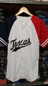 Baju Jersey Baseball NYY Pria dan Wanita Berbahan Katun dengan Logo New York Yankees Kancing Depan dan Detail Hitam Cocok untuk Olahraga dan Gaya Kasual di Jalanan Kota.