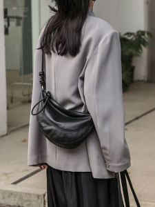 High-End Leather Shoulder Crossbody Bag for Women 2025 New Style Dumpling Shape Saddle Bag Versatile Soft Handle Zipper Closure